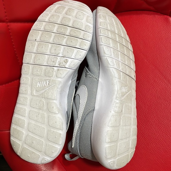 Nike Roshe One (GS) Wolf Gray White Running Youth Size 5Y - Picture 8 of 8